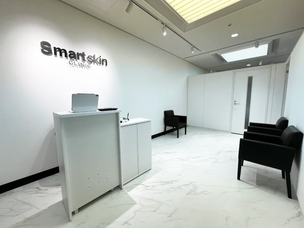 スマートスキンクリニック横浜院 受付・待合全体像