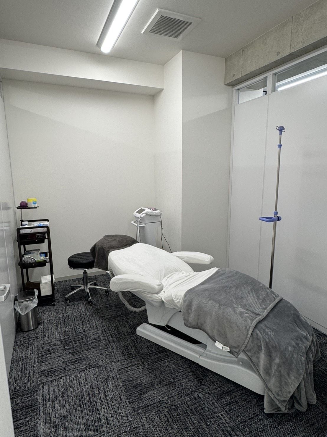 Ruang perawatan Smart Skin Clinic Cabang Omiya