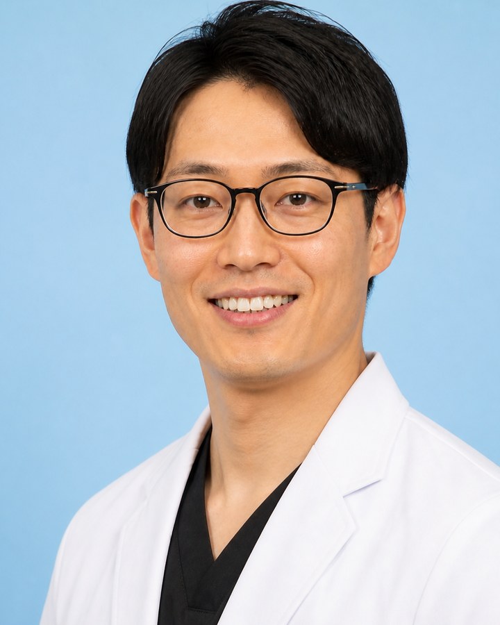 Smart Skin Clinic 的男醫師